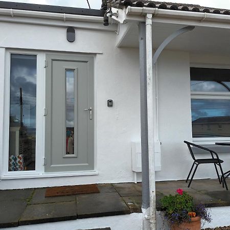Contemporary One Bed Studio. Sea Views And Parking Westward Ho!  Bagian luar foto