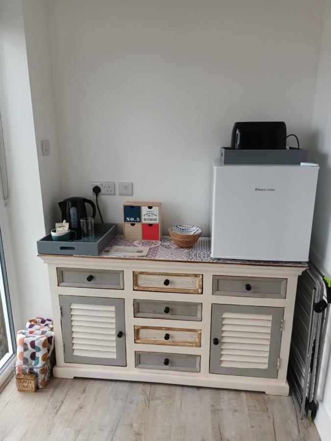 Contemporary One Bed Studio. Sea Views And Parking Westward Ho!  Bagian luar foto
