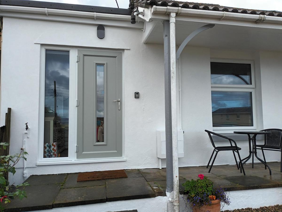 Contemporary One Bed Studio. Sea Views And Parking Westward Ho!  Bagian luar foto